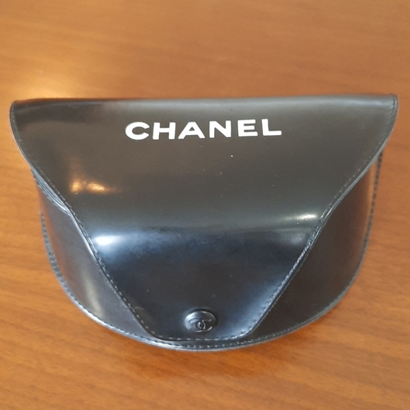 Chanel Authentic Sugglass case - Picture 2 of 5
